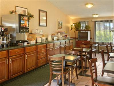 Mayfield Inn Clarion Restaurant photo